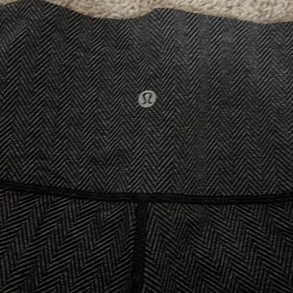 BLACK AND GREY CHEVRON LULULON LEGGING - Picture 3 of 4